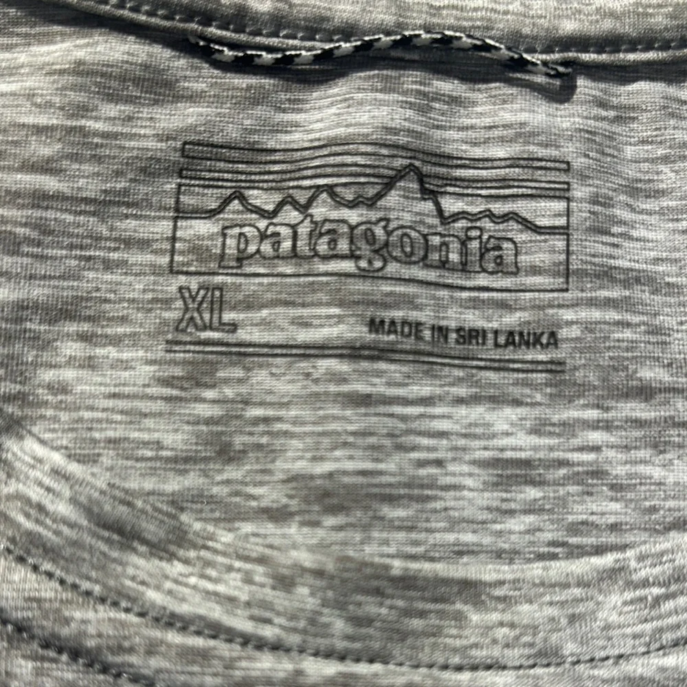 Patagonia Women’s Gray Capilene® Cool Daily Graphic Shirt Size XL Extra Large - Picture 3 of 10